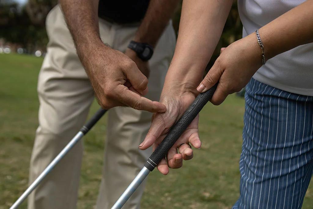 como coger el palo de golf 03